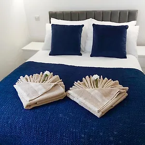 https://fidelity-stays-beach-themed-apartment.brighton-hotels-england.com