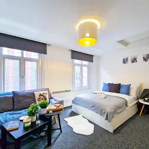 https://spacious-room-with-sofa.cambridgehotelsuk.com