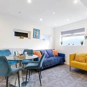 https://kings-house-apartment-hayes-west-london-apt-a.brighton-hotels-england.com