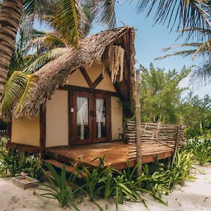 casa-nawal-beachfront-glamping.allrivieramayahotels.com/